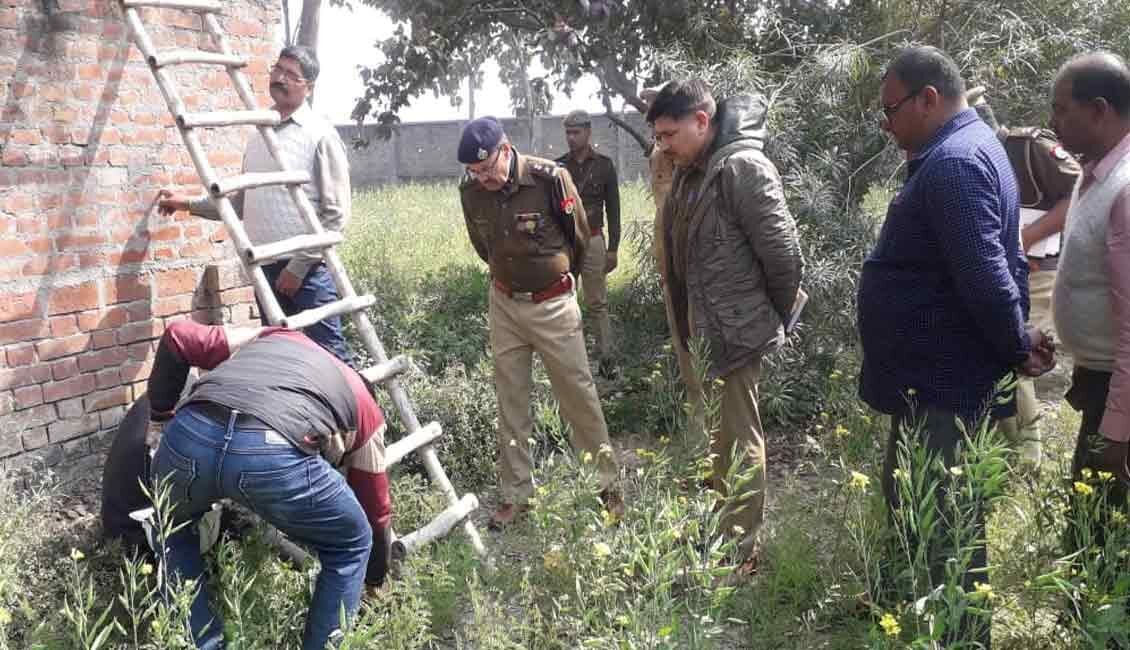 बाराबंकी : बैंक की बिल्डिंग वाले घर में घुसे बदमाश, नौकर की किया हत्या बाराबंकी : बैंक की बिल्डिंग वाले घर में घुसे बदमाश, नौकर की किया हत्या