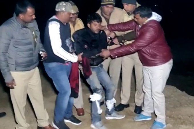 ग्रेटर नोएडा: पुलिस मुठभेड़ में गोली लगने से घायल हुआ बदमाश परवेज उर्फ़ भूरा ग्रेटर नोएडा: पुलिस मुठभेड़ में गोली लगने से घायल हुआ बदमाश परवेज उर्फ़ भूरा