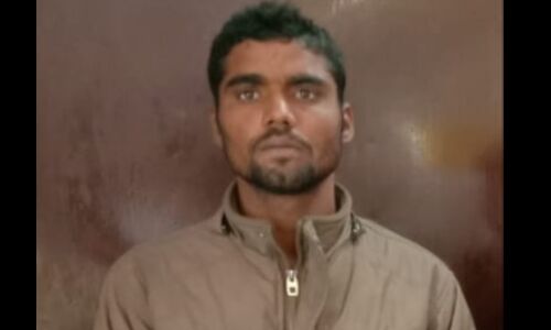 ईस्टर्न पैरीफेरल पर डीजल चोरी के मामले में वांछित चल रहा अभियुक्त को पुलिस ने किया गिरफ्तार ईस्टर्न पैरीफेरल पर डीजल चोरी के मामले में वांछित चल रहा अभियुक्त को पुलिस ने किया गिरफ्तार