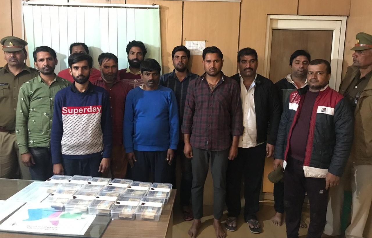नोटबंदी के 3 साल बीत जाने के बाद भी भारी संख्या में मिले पुराने नोट, आरोपियों में ग्रेटर प्राधिकरण का बाबू भी शामिल नोटबंदी के 3 साल बीत जाने के बाद भी भारी संख्या में मिले पुराने नोट, आरोपियों में ग्रेटर प्राधिकरण का बाबू भी शामिल
