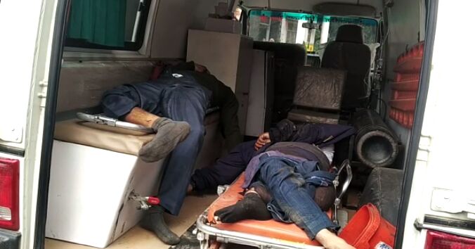बिजनौर : कार और दो बाइकों की भीषण टक्कर में एक ही परिवार के तीन लोगों की मौत, 3 घायल बिजनौर : कार और दो बाइकों की भीषण टक्कर में एक ही परिवार के तीन लोगों की मौत, 3 घायल