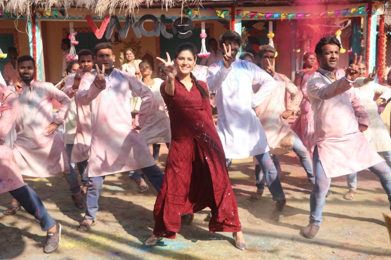 लाखों दिलों की धड़कन बिग बॉस फेम सपना चौधरी VMate होली म्यूजिक वीडियो में मचाएंगी धमाल लाखों दिलों की धड़कन बिग बॉस फेम सपना चौधरी VMate होली म्यूजिक वीडियो में मचाएंगी धमाल