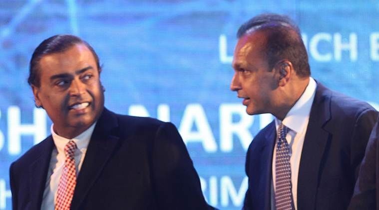 मुकेश अंबानी खरीदेंगे भाई अनिल की कंपनी RCom, एसबीआई ने दी मंजूरी मुकेश अंबानी खरीदेंगे भाई अनिल की कंपनी RCom, एसबीआई ने दी मंजूरी
