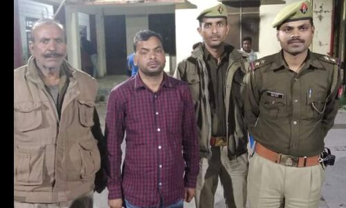 खबर का असर, नकल के लिए पैसे मांगने वाला बाबू हुआ गिरप्तार, वीडियो किया था वायरल खबर का असर, नकल के लिए पैसे मांगने वाला बाबू हुआ गिरप्तार, वीडियो किया था वायरल