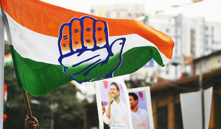 कांग्रेस को फिर लगा झटका, एमएलसी दिनेश प्रताप सिंह की सदस्यता बरकरार कांग्रेस को फिर लगा झटका, एमएलसी दिनेश प्रताप सिंह की सदस्यता बरकरार