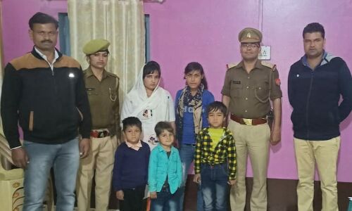 नोएडा पुलिस ने गुमशुदा महिला व 4 नाबालिग बच्चो को 12 घंटे में सकुशल बरामद कर परिजनों को सौंपा नोएडा पुलिस ने गुमशुदा महिला व 4 नाबालिग बच्चो को 12 घंटे में सकुशल बरामद कर परिजनों को सौंपा