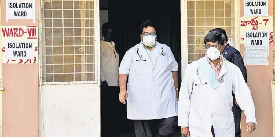 बीयर पीने के बाद पूर्व मंत्री को किया मैसेज- खाने को कुछ नहीं है, 2 युवक गिरफ्तार बीयर पीने के बाद पूर्व मंत्री को किया मैसेज- खाने को कुछ नहीं है, 2 युवक गिरफ्तार
