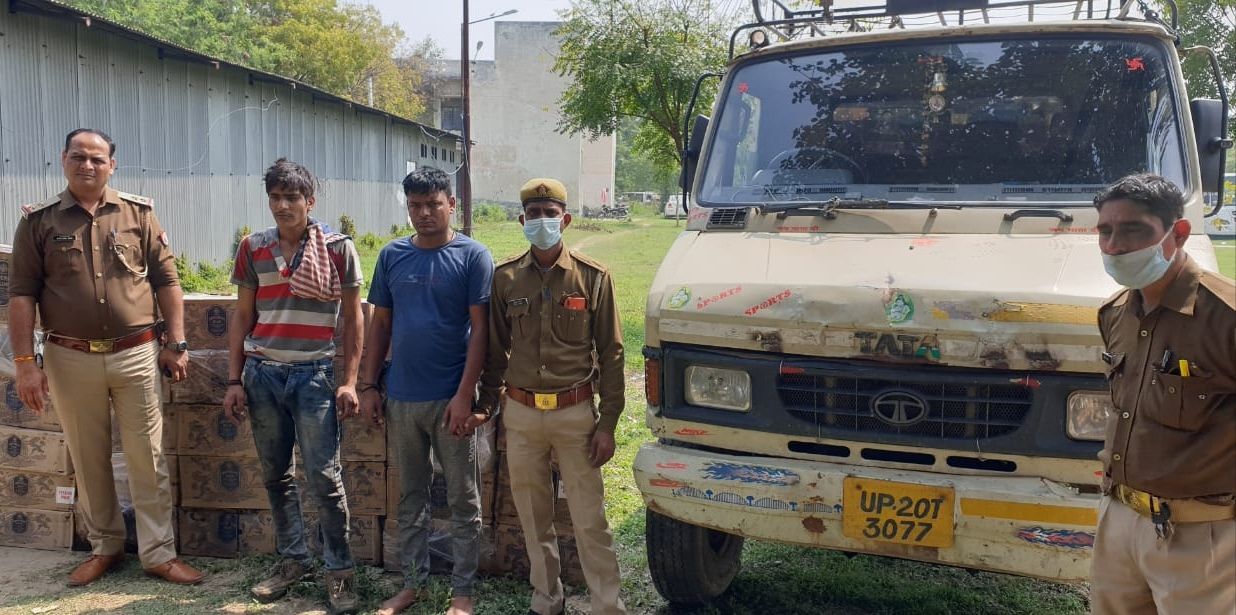 दो अन्तर्राज्यीय शराब तस्कर को थाना बीटा-2 पुलिस ने पकड़ा, कब्जे में 144 पेटी अवैध शराब टैंकर दो अन्तर्राज्यीय शराब तस्कर को थाना बीटा-2 पुलिस ने पकड़ा, कब्जे में 144 पेटी अवैध शराब टैंकर