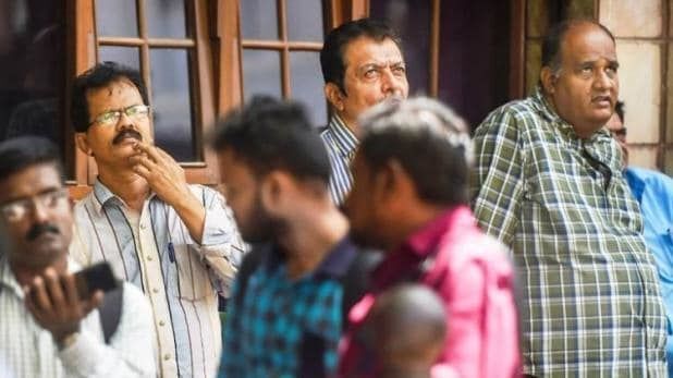 कोरोना के कहर से डूब गया शेयर बाजार, लगा लोअर सर्किट, जानें क्या हैं इसके नियम कोरोना के कहर से डूब गया शेयर बाजार, लगा लोअर सर्किट, जानें क्या हैं इसके नियम