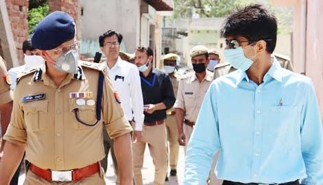 कोरोना को खत्म करने के लिए डीएम और पुलिस आयुक्त तत्पर, डीएम ने चार प्राइवेट हॉस्पिटलों को किया अधिग्रहण कोरोना को खत्म करने के लिए डीएम और पुलिस आयुक्त तत्पर, डीएम ने चार प्राइवेट हॉस्पिटलों को किया अधिग्रहण