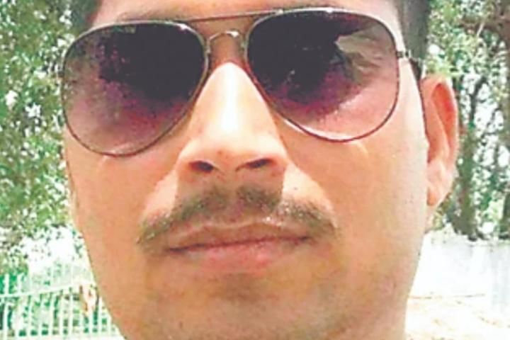 प्रयागराज में बालू लदे ट्रैक्टर ट्राली से कुचलकर संदिग्ध परिस्थितियों में सिपाही की मौत, सिपाही की सर्विस पिस्टल गायब प्रयागराज में बालू लदे ट्रैक्टर ट्राली से कुचलकर संदिग्ध परिस्थितियों में सिपाही की मौत, सिपाही की सर्विस पिस्टल गायब