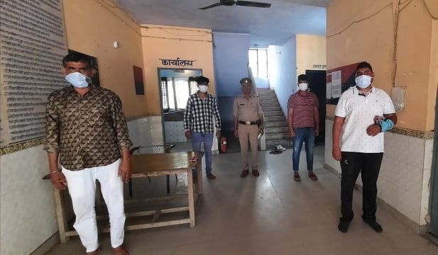 लॉक डाउन का उल्लंघन करने वाले चार अभियुक्तों को थाना नोएडा पुलिस ने किया गिरफ्तार लॉक डाउन का उल्लंघन करने वाले चार अभियुक्तों को थाना नोएडा पुलिस ने किया गिरफ्तार
