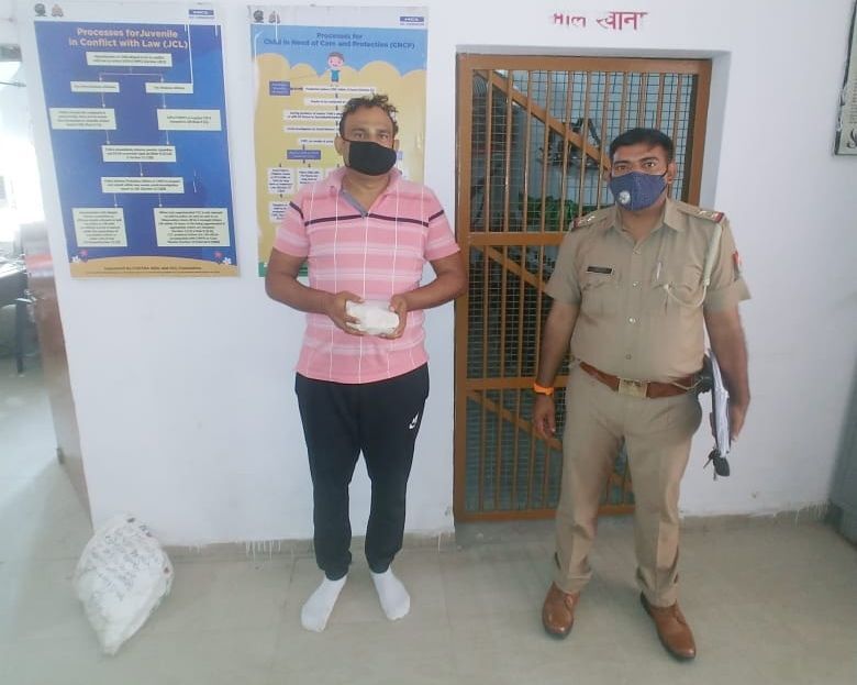 नोएडा: एक शराब तस्कर को थाना-49 पुलिस ने किया गिरफ्तार नोएडा: एक शराब तस्कर को थाना-49 पुलिस ने किया गिरफ्तार