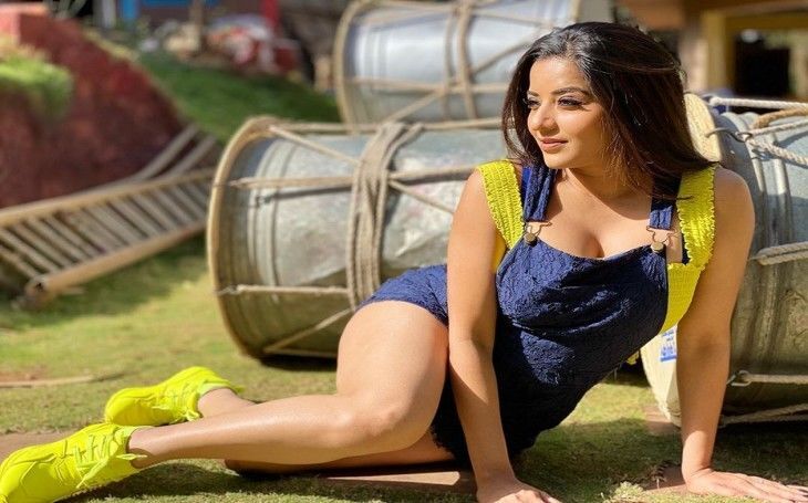 मोनालिसा ने की करीना कपूर की नकल, शेयर किया मजेदार TikTok Video मोनालिसा ने की करीना कपूर की नकल, शेयर किया मजेदार TikTok Video