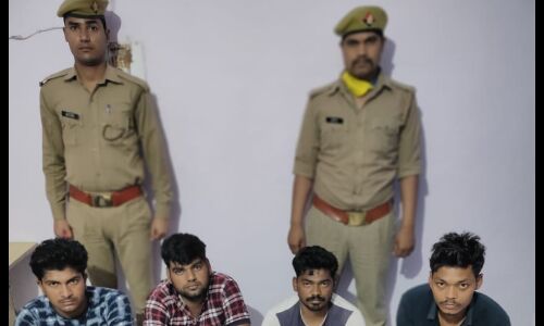 इटावा पुलिस ने किया मात्र 24 घण्टे में युवक की हत्या का खुलासा,4 अभियुक्तों को मय तमंचा किया गिरफ्तार इटावा पुलिस ने किया मात्र 24 घण्टे में युवक की हत्या का खुलासा,4 अभियुक्तों को मय तमंचा किया गिरफ्तार