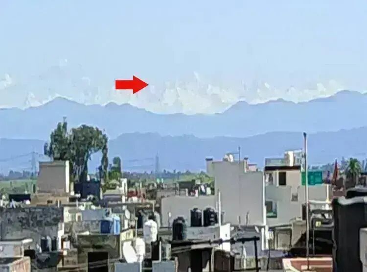रुड़की से दिखा हिमालय, 312 KM दूर से बर्फीली चोटियों का नजारा रुड़की से दिखा हिमालय, 312 KM दूर से बर्फीली चोटियों का नजारा
