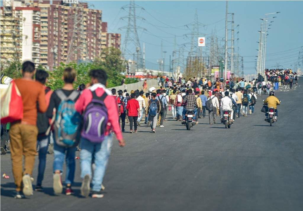 नोएडा-ग्रेटर नोएडा में फंसे मजदूरों को घर पहुंचाने के लिए 8 स्पेशल ट्रेनें नोएडा-ग्रेटर नोएडा में फंसे मजदूरों को घर पहुंचाने के लिए 8 स्पेशल ट्रेनें