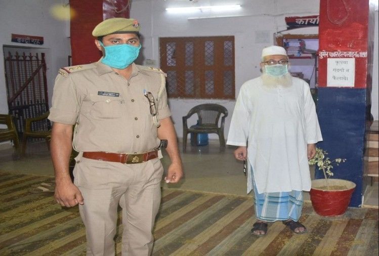 विदेशी जमातियों के मददगार इलाहाबाद विवि के प्रोफेसर के खिलाफ चार्जशीट दाखिल, तीन थानों में मुकदमे दर्ज विदेशी जमातियों के मददगार इलाहाबाद विवि के प्रोफेसर के खिलाफ चार्जशीट दाखिल, तीन थानों में मुकदमे दर्ज