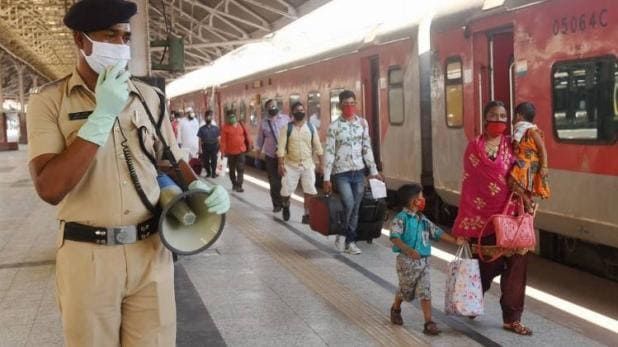 Indian Railways: दो महीने बाद रेलवे की पहली बड़ी खुश खबरी, सुनकर झूम उठेंगे यात्री Indian Railways: दो महीने बाद रेलवे की पहली बड़ी खुश खबरी, सुनकर झूम उठेंगे यात्री