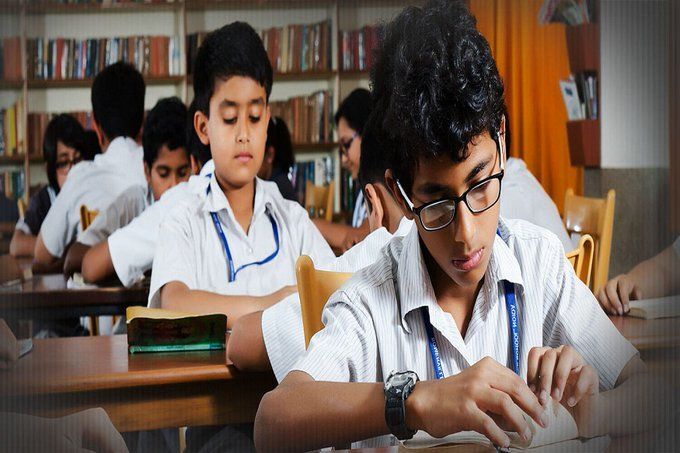 यूपी की बड़ी खबर: लॉकडाउन में घरों में बैठाकर कराया जा रहा था एग्जाम, तभी पहुंच गई पुलिस और फिर... यूपी की बड़ी खबर: लॉकडाउन में घरों में बैठाकर कराया जा रहा था एग्जाम, तभी पहुंच गई पुलिस और फिर...