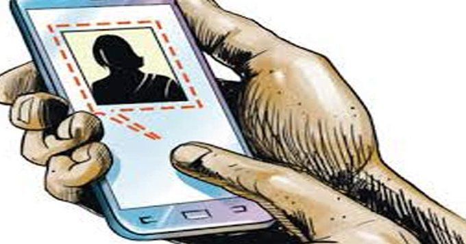 21 वर्षीय छात्रा से छठी क्लास के बच्चे ने बनाया सेक्स चैट का दबाव 21 वर्षीय छात्रा से छठी क्लास के बच्चे ने बनाया सेक्स चैट का दबाव