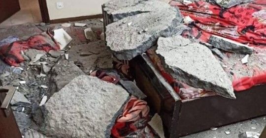 ग्रेटर नोएडा में अजनारा सोसायटी में फ्लैट की छत का गिरा प्लास्टर, बच्चा घायल ग्रेटर नोएडा में अजनारा सोसायटी में फ्लैट की छत का गिरा प्लास्टर, बच्चा घायल