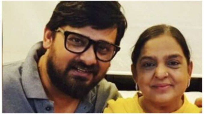 सोनू निगम ने यूट्यूब लाइव में दी जानकारी, वाजिद खान की मां भी हैं कोरोना पॉजिटिव सोनू निगम ने यूट्यूब लाइव में दी जानकारी, वाजिद खान की मां भी हैं कोरोना पॉजिटिव