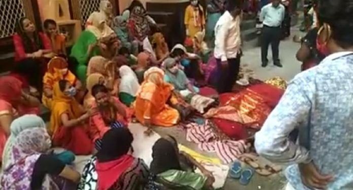 नोएडा में गर्भवती महिला की मौत पर बड़ी कार्रवाई, ESI अस्पताल के डायरेक्टर पर गिरी गाज नोएडा में गर्भवती महिला की मौत पर बड़ी कार्रवाई, ESI अस्पताल के डायरेक्टर पर गिरी गाज