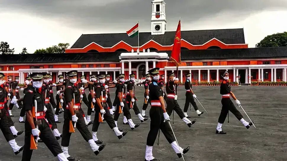 2 गज की दूरी के साथ IMA की पासिंग आउट परेड, कोरोना काल में देश की सुरक्षा को तैयार शूरवीर 2 गज की दूरी के साथ IMA की पासिंग आउट परेड, कोरोना काल में देश की सुरक्षा को तैयार शूरवीर