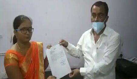 बेरोजगार असली अनामिका शुक्ला को मिली नौकरी, गोंडा के इस स्कूल में बनीं टीचर बेरोजगार असली अनामिका शुक्ला को मिली नौकरी, गोंडा के इस स्कूल में बनीं टीचर