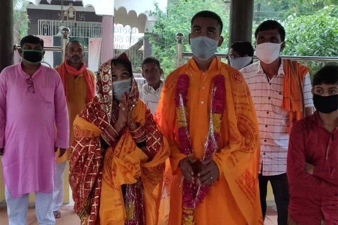 रायबरेली में आइसा बनी माही और हिंदू रीति रिवाज से की शादी रायबरेली में आइसा बनी माही और हिंदू रीति रिवाज से की शादी