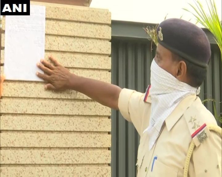 बिहार पुलिस ने नवजोत सिद्धू के घर के बाहर चस्पा किया ये नोटिस! बिहार पुलिस ने नवजोत सिद्धू के घर के बाहर चस्पा किया ये नोटिस!