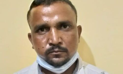 ₹50,000 के इनामी बदमाश को यूपी एसटीएफ ने किया गिरफ्तार ₹50,000 के इनामी बदमाश को यूपी एसटीएफ ने किया गिरफ्तार