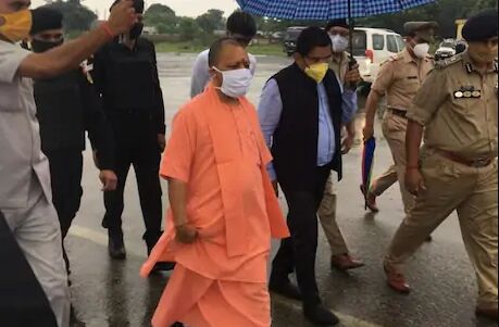 राम मंदिर की तैयारियों का जायजा लेने अयोध्या पहुंचे CM योगी, संतों से करेंगे मुलाकात राम मंदिर की तैयारियों का जायजा लेने अयोध्या पहुंचे CM योगी, संतों से करेंगे मुलाकात