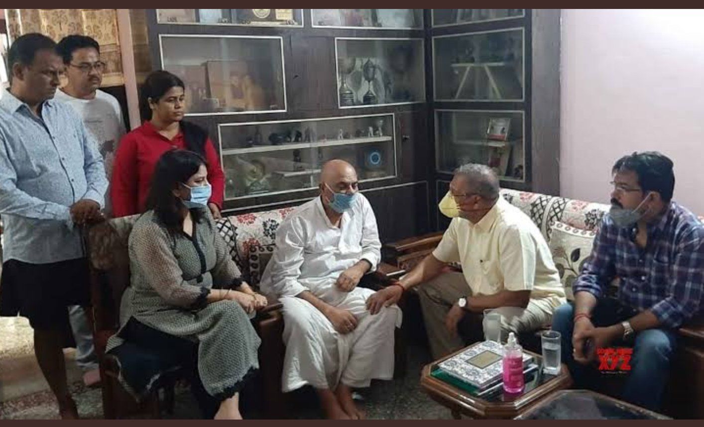 नाना पाटेकर ने सुशांत सिंह के पिताजी से मुलाकात और भावुक होकर बोले ये बात नाना पाटेकर ने सुशांत सिंह के पिताजी से मुलाकात और भावुक होकर बोले ये बात