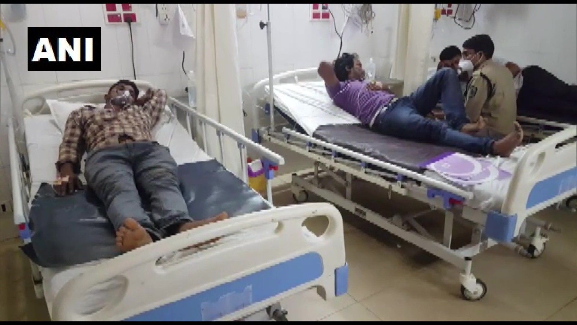 विशाखापट्टनम की फार्मा कंपनी में गैस लीक, 2 कर्मचारियों की मौत, 4 की हालत गंभीर विशाखापट्टनम की फार्मा कंपनी में गैस लीक, 2 कर्मचारियों की मौत, 4 की हालत गंभीर