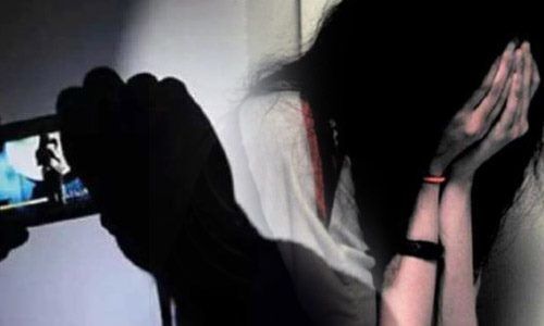 दलित युवती का अश्लील वीडीओ बनाकर शादी रोकने की दी धमकी, मुकदमा दर्ज दलित युवती का अश्लील वीडीओ बनाकर शादी रोकने की दी धमकी, मुकदमा दर्ज