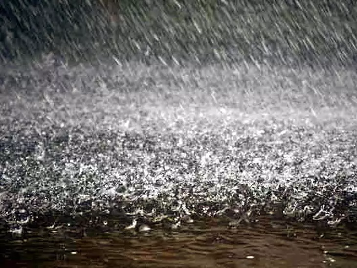 मुंबई में अगले 24 घंटे तेज बारिश का पूर्वानुमान: IMD मुंबई में अगले 24 घंटे तेज बारिश का पूर्वानुमान: IMD