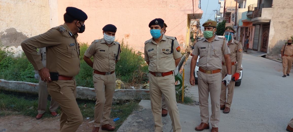 COVID-19 के मद्देनजर आईजी मेरठ और एसएसपी गाजियाबाद ने किया जनपद के विभिन्न क्षेत्रों /कंटेनमेंट जॉन/हाॅटस्पाट केन्द्रों का निरीक्षण COVID-19 के मद्देनजर आईजी मेरठ और एसएसपी गाजियाबाद ने किया जनपद के विभिन्न क्षेत्रों /कंटेनमेंट जॉन/हाॅटस्पाट केन्द्रों का निरीक्षण