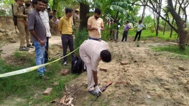 Kanpur Encounter LIVE Updates: SSP के सीने में लगी थी गोली, आईजी के सिर के पास से गुजरी बुलेट Kanpur Encounter LIVE Updates: SSP के सीने में लगी थी गोली, आईजी के सिर के पास से गुजरी बुलेट