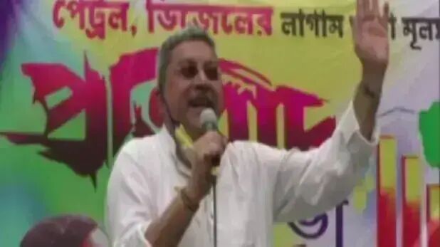 TMC सांसद के बिगड़े बोल, वित्त मंत्री निर्मला सीतारमण की नागिन से की तुलना TMC सांसद के बिगड़े बोल, वित्त मंत्री निर्मला सीतारमण की नागिन से की तुलना