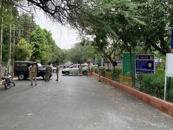 Exclusive: गैर जनपद तबादला होने के बावजूद गौतमबुद्धनगर में आवास पर कब्जा जमाए बैठे है कई अधिकारी Exclusive: गैर जनपद तबादला होने के बावजूद गौतमबुद्धनगर में आवास पर कब्जा जमाए बैठे है कई अधिकारी