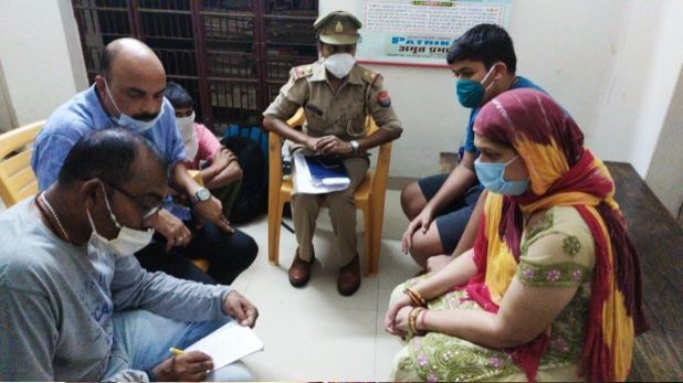 पूछताछ के बाद पुलिस ने विकास दुबे की पत्नी और बेटे को छोड़ा, कल दोनों को लखनऊ से पकड़ा था पूछताछ के बाद पुलिस ने विकास दुबे की पत्नी और बेटे को छोड़ा, कल दोनों को लखनऊ से पकड़ा था