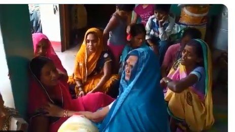कोशिश कर रहा हूं, साहब आदमी से इंसान बन जाओ, सुना हैं, इंसान मर गया, इस हादसे को ज़माना गुजर गया हैं! कोशिश कर रहा हूं, साहब आदमी से इंसान बन जाओ, सुना हैं, इंसान मर गया, इस हादसे को ज़माना गुजर गया हैं!