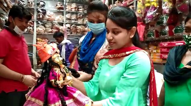 शामली : जन्माष्टमी को लेकर बाजारों में दिखी भीड़, राधा कृष्ण जी का बड़ा स्वरूप रहा आकर्षण का केंद्र शामली : जन्माष्टमी को लेकर बाजारों में दिखी भीड़, राधा कृष्ण जी का बड़ा स्वरूप रहा आकर्षण का केंद्र