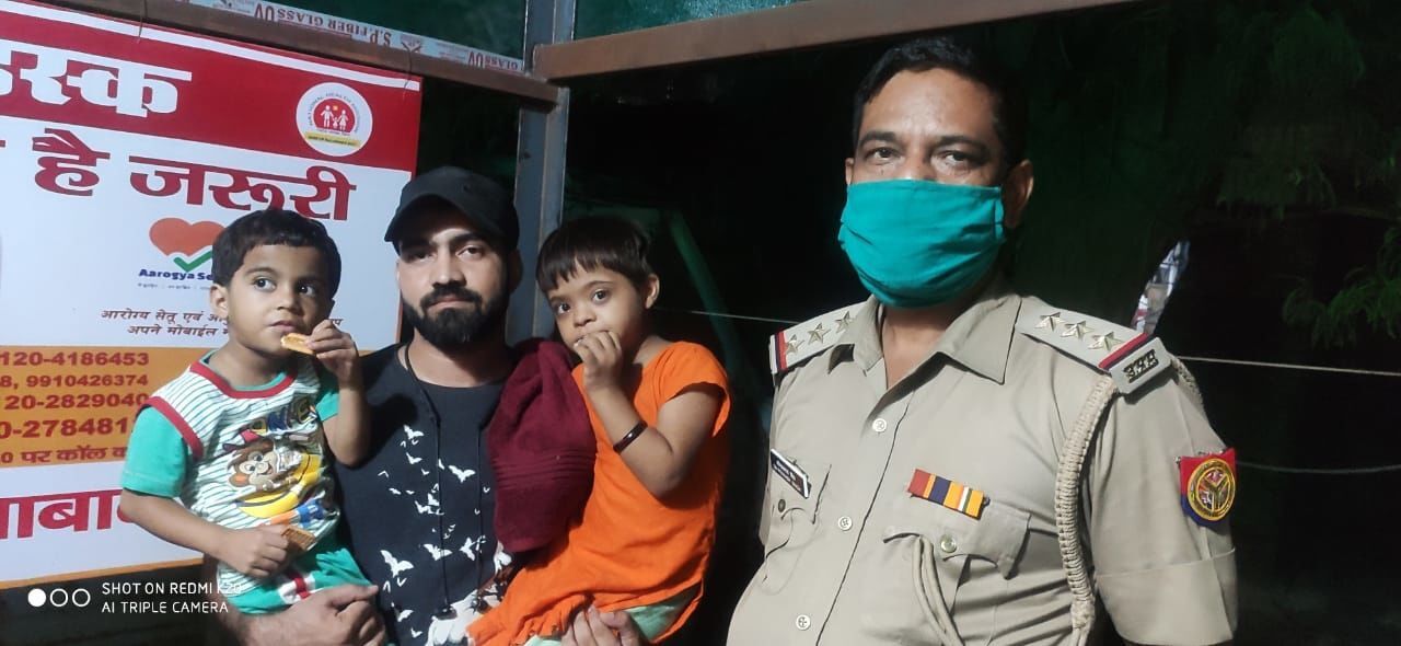 गाजियाबाद पुलिस ने घर से खेलते-खेलते गायब हुई मासूम बच्चियों को मात्र 1 घंटे में खोज कर परिजनों के चेहरे पर लौटाई मुस्कान गाजियाबाद पुलिस ने घर से खेलते-खेलते गायब हुई मासूम बच्चियों को मात्र 1 घंटे में खोज कर परिजनों के चेहरे पर लौटाई मुस्कान