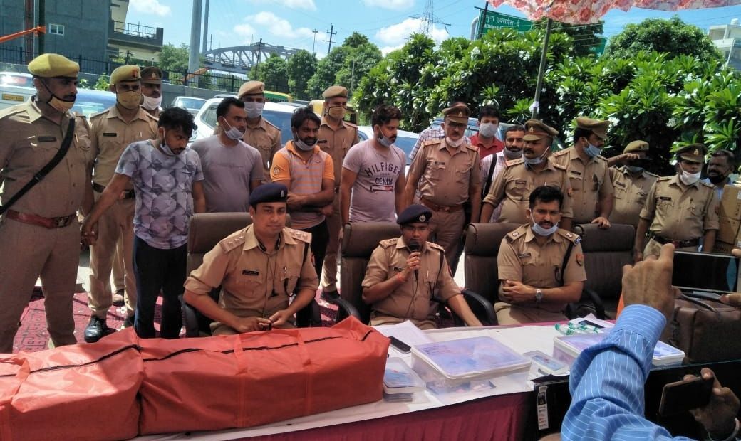 फर्जी कंपनियां बनाकर लोगों से करोड़ों की ठगी करने वाले चार शातिर अपराधी गिरफ्तार फर्जी कंपनियां बनाकर लोगों से करोड़ों की ठगी करने वाले चार शातिर अपराधी गिरफ्तार