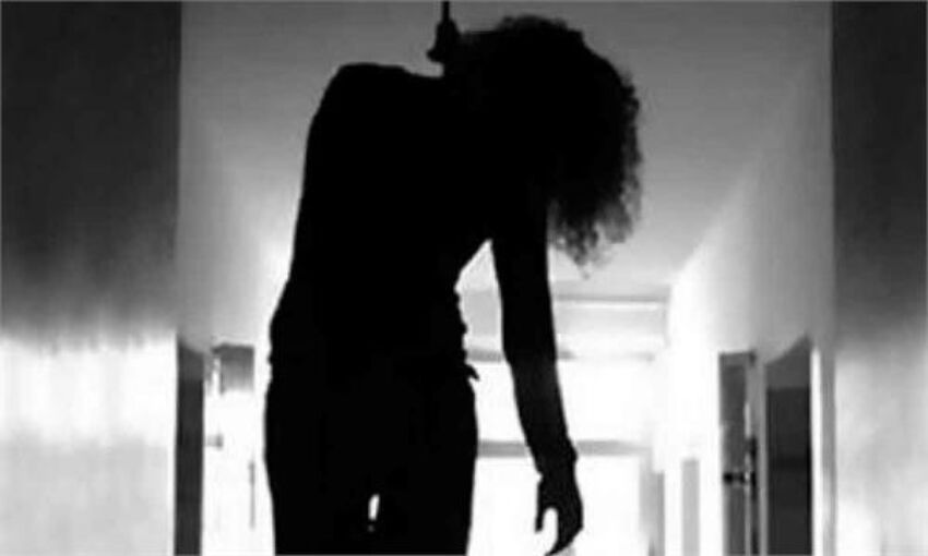 यूपी का नोएडा बना सुसाइड हब, आर्थिक तंगी के चलते जनवरी से अब तक 195 लोगों ने की खुदकुशी यूपी का नोएडा बना सुसाइड हब, आर्थिक तंगी के चलते जनवरी से अब तक 195 लोगों ने की खुदकुशी