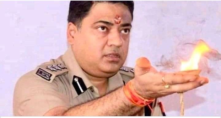 आखिरकार प्रयागराज एसएसपी पर गिरी योगी सरकार गाज तत्काल प्रभाव से निलंबित किया गया, दिए जाँच के आदेश आखिरकार प्रयागराज एसएसपी पर गिरी योगी सरकार गाज तत्काल प्रभाव से निलंबित किया गया, दिए जाँच के आदेश