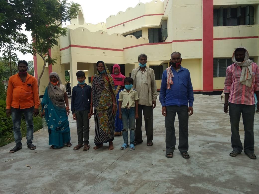 माता पिता ने पड़ोसी पर लगाया पुत्री को बहला-फुसलाकर भगा ले जाने का आरोप माता पिता ने पड़ोसी पर लगाया पुत्री को बहला-फुसलाकर भगा ले जाने का आरोप